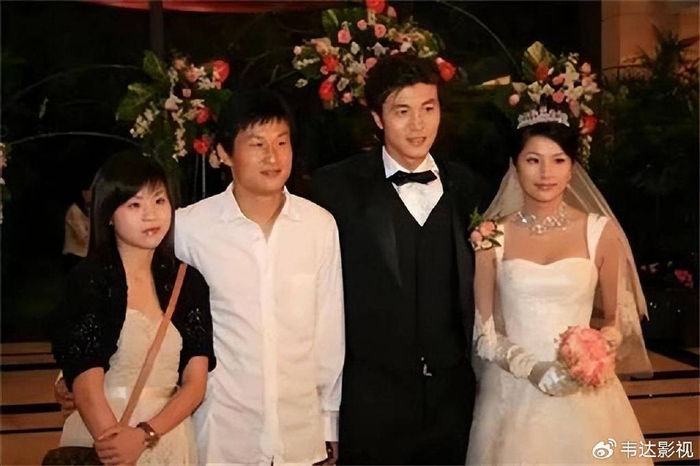 与空姐妻子离婚,独自抚养儿子后重返球坛|辽宁队|张玉宁|孙佳怡_新浪