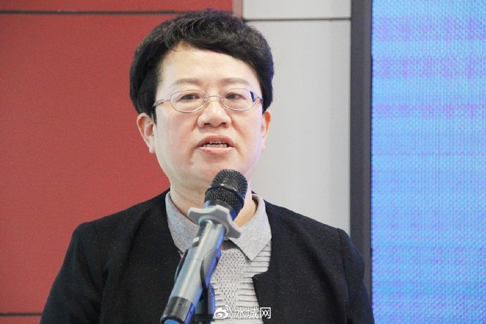 最后,吴长清校长动情地感谢区教育局,区进修学校,兄弟学校对解放小