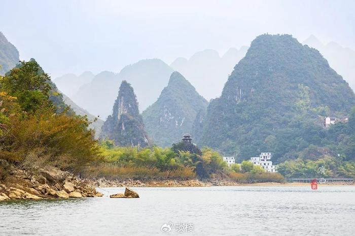 因其湖光山色處處美景,古代多少文人墨客曾暢遊浩坤湖,留下了不朽詩文