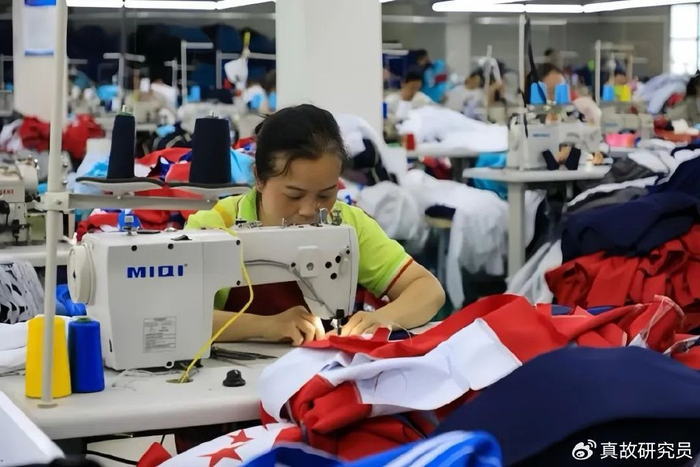 一个县城的妈妈们,制造全国三分之一的校服|惠安|林云清|校服_新浪