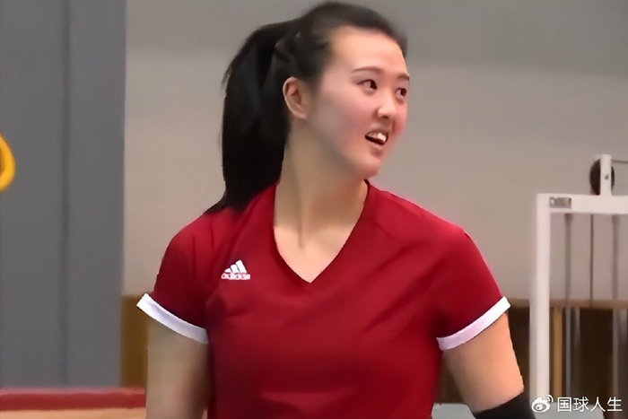 她是一大亮色,为中国女排注入新的可能|央视|张常宁|中国女排_新浪