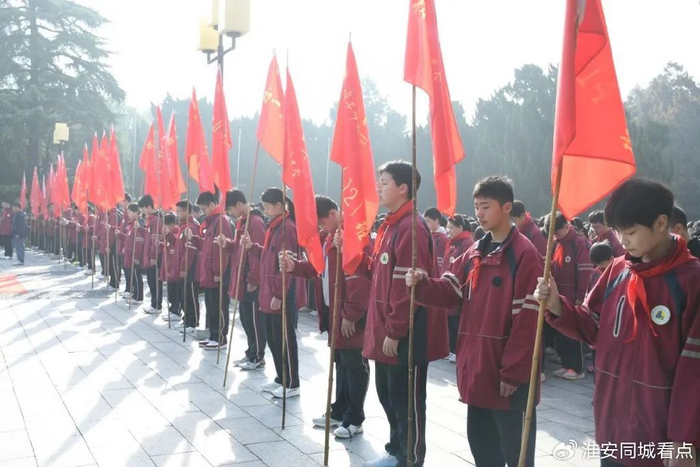 文通中学开展清明祭扫活动