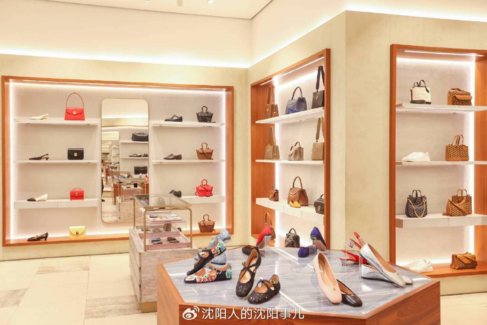 bally 2024 春夏系列预览于沈阳万象城精品店焕新呈现