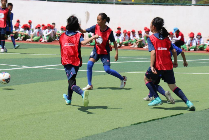 让足球带女孩一起飞翔:亚足联女足日(昆明芳草地站)活动启动