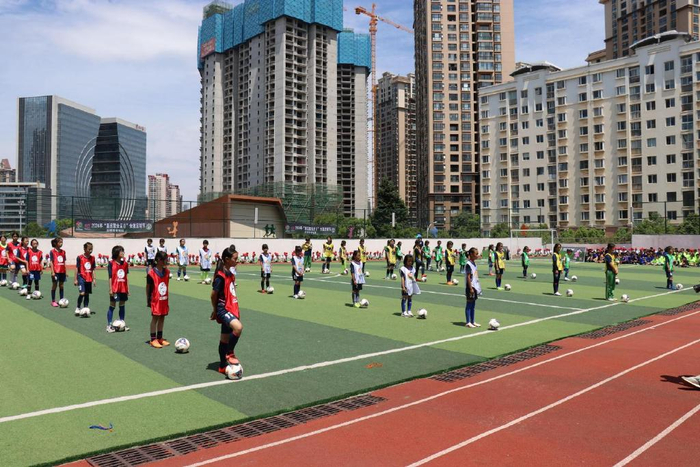 昆明市西山区足球协会,昆明市西山区芳草地国际学校协办的2024年"亚