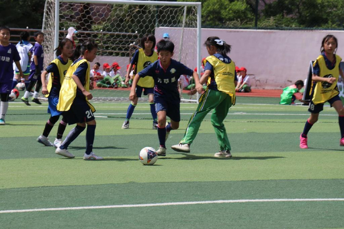 让足球带女孩一起飞翔:亚足联女足日(昆明芳草地站)活动启动