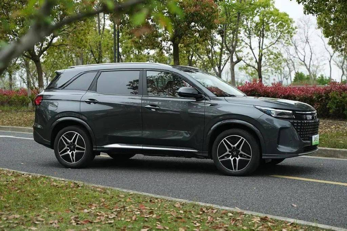 蓝电e5荣耀版补贴加倍,8.98万元起就能买中型大7座插混suv