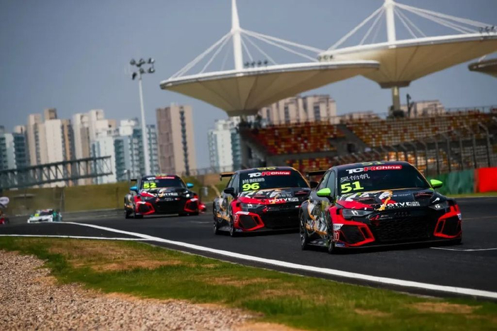 在挑战中华丽蜕变 326 Racing Team多线出击斩获年度奖项|吴怡帆|刘子辰|车队|季军|赖敬文_新浪体育_新浪新闻