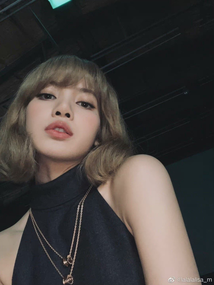 Lisa晒合照庆祝BLACKPINK出道五周年……
