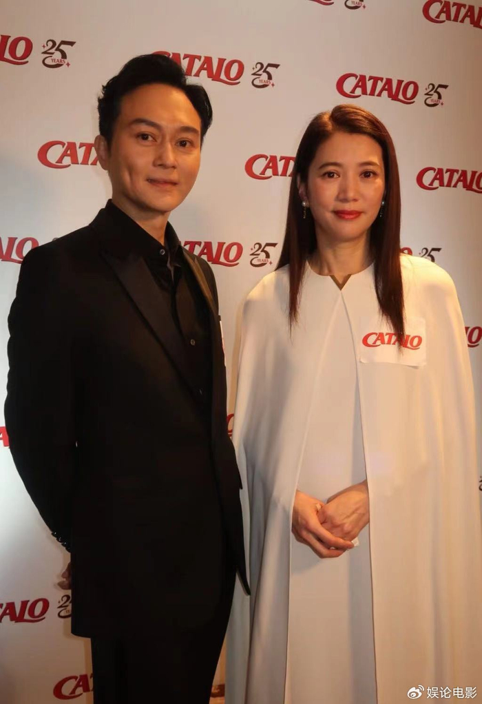 张智霖袁咏仪出席活动谈到儿子,老爸催儿子快谈恋爱,想抱孙子