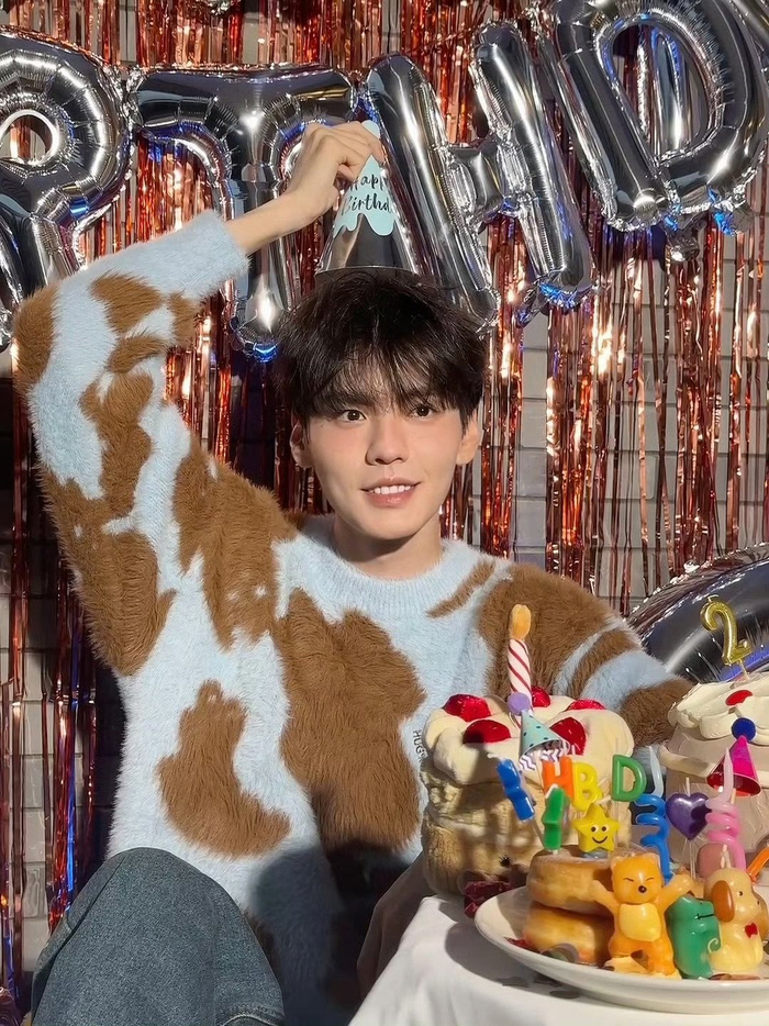 毕雯珺生日live图,生日快乐 腮红雀斑妆好可爱啊__财经头条