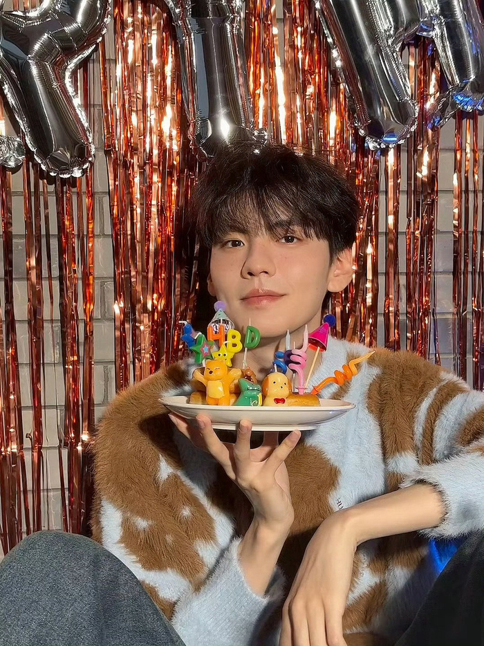 毕雯珺生日live图生日快乐腮红雀斑妆好可爱啊