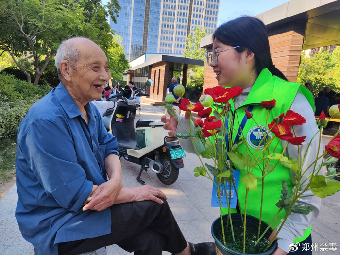 的认知和防范能力,扩大禁毒宣传阵地,6月13日,在郑州市公安局禁毒支队