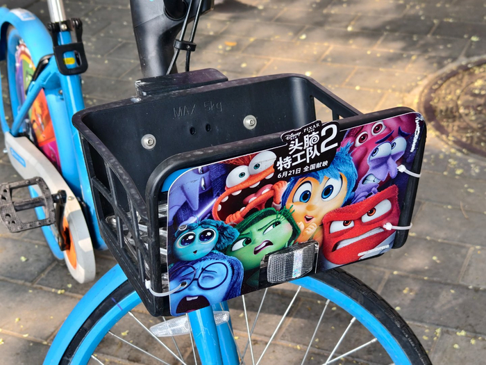 竟然骑到了一辆的哈啰单车,想起之前也有小黄人主题的小黄车