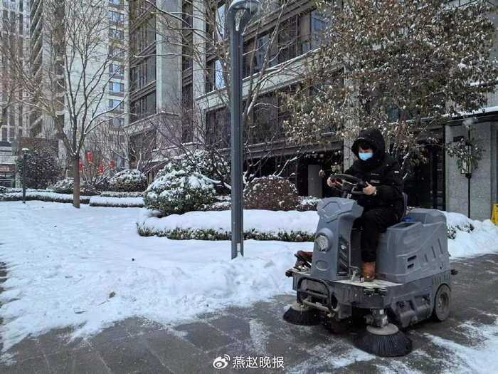 漫天飞雪中感人的情景一幕接着一幕