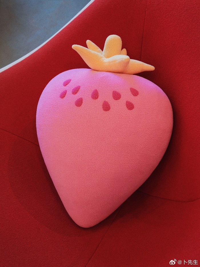 是奶油草莓抱枕