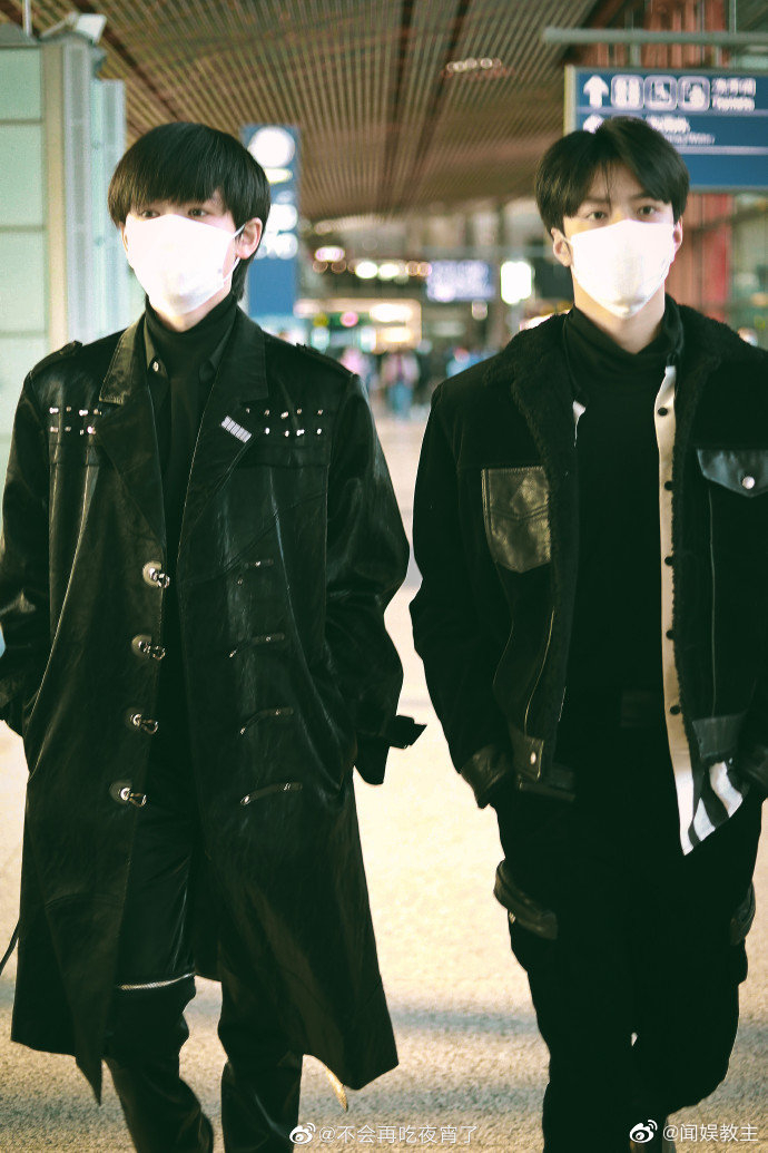 宋亚轩刘耀文西宁饭拍allblack酷帅超模出街