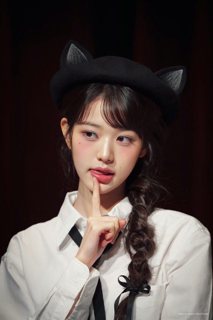 真的很喜欢这个单边马尾的发型,好美诶,非粉也完全臣服的美貌,统一