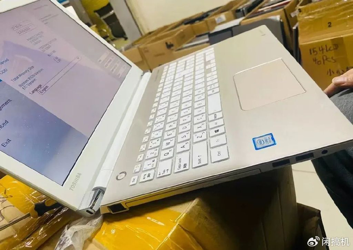 3寸觉得小了点,那么14寸的nec vkt16可以瞅一眼.