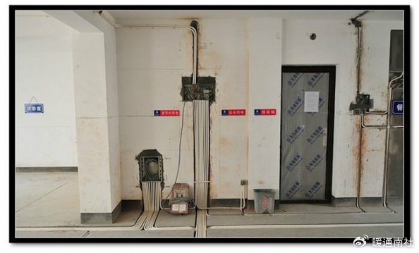 这张还是相当的清爽的,是移位过来的强电箱卫生间水路:厨房水管布局