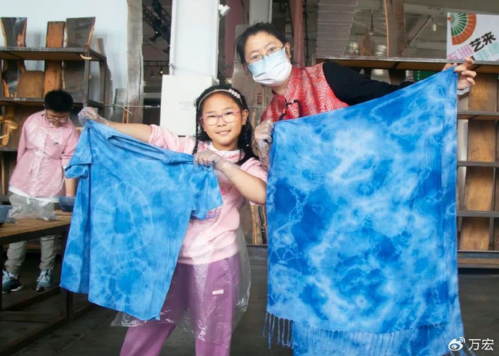 “布里生花,遇见扎染”——时代记忆开展特色非遗手作体验活动!|民族|孩子|亲子_新浪新闻