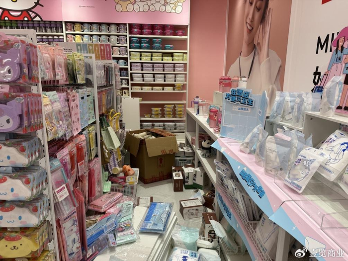 脏乱服务差的旗舰店,是名创优品的一个危险信号