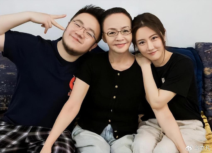 搞定婆婆宋丹丹,嫁小7岁巴图,半年给他赚3600万,王博谷不简单