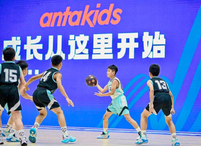 望向2035,安踏携手中国篮协对青少年许下承诺