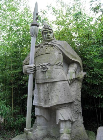 庞德被马超抛弃并受曹操知遇之恩,且为保护家人而不愿投降蜀汉