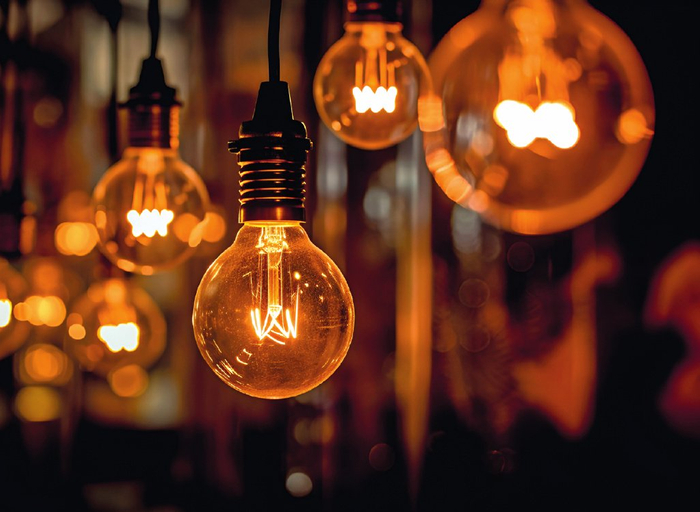 史鉴 | "亚浦耳"大放光明:胡西园与灯泡国产化