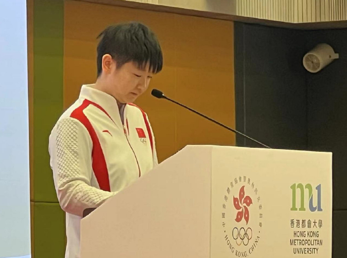 孙颖莎再上台演讲:23岁7次成课代表排面拉满 震撼发言完美诠释守护