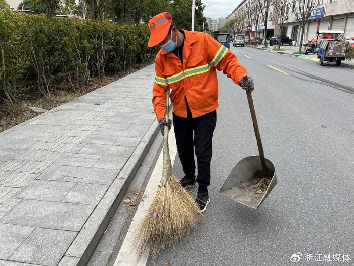 万元现金物归原主 横店环卫工人拾金不昧传递正能量