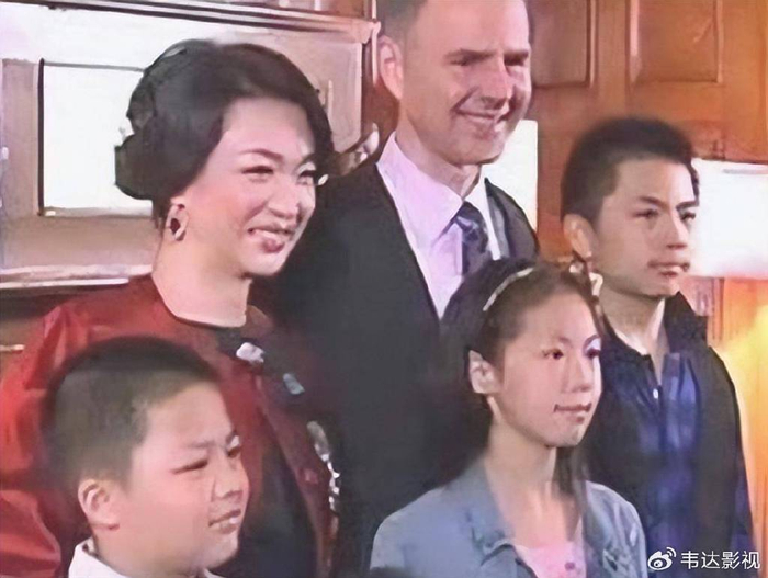 金星23年前领养的三个孩子,如今长成这样|金星|母亲|舞蹈_新浪新闻