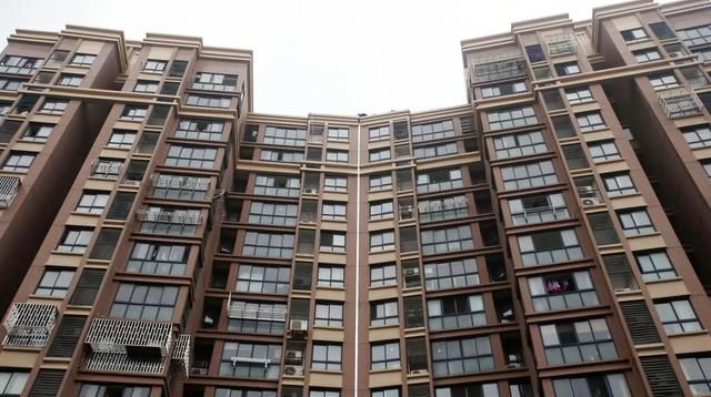 关于房价的争议可以停止了,内行人:2024年,房地产走势