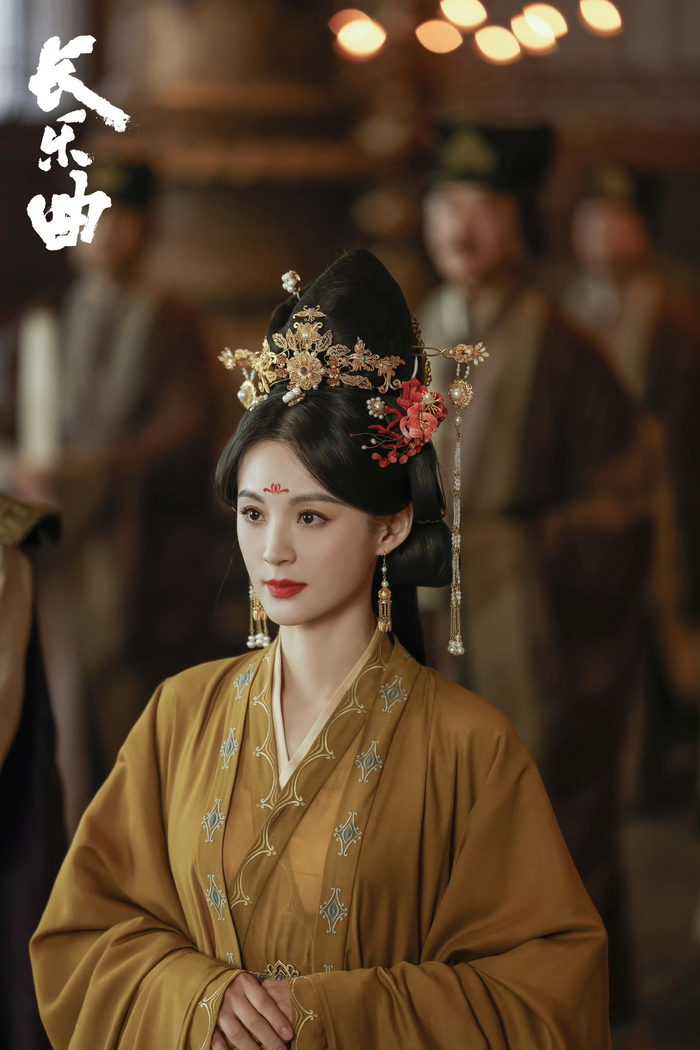 英王殿下一出来,整个质感都不一样了,毛林林真的在美丽坏女人赛道强的