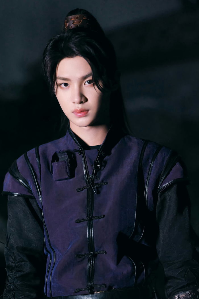 黄明昊密室大逃脱新剧照古装紫衣高马尾