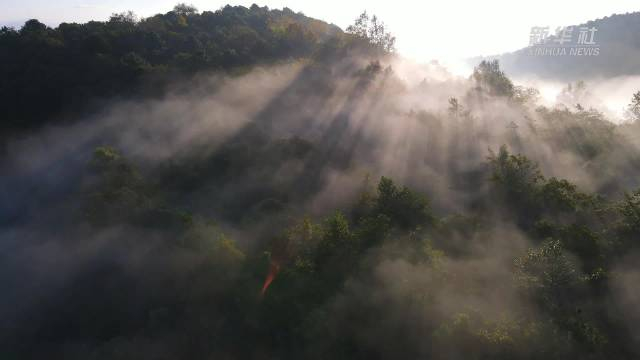 千城胜景云南施甸青山含远黛云雾抚村舍