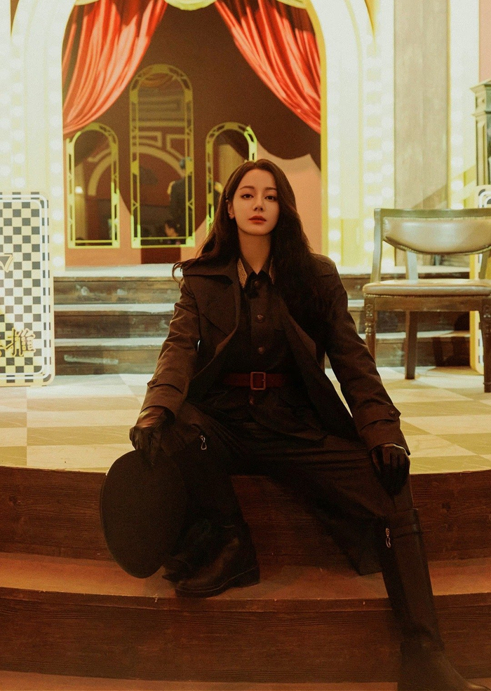 迪丽热巴狠辣美艳女军阀 感觉会把敌人关在地牢里拿鞭子抽 好a