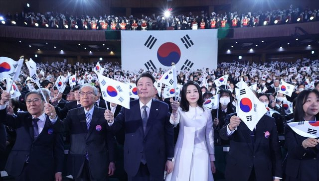 而韩国总统办公室至今对金建希缺席活动的原因保持沉默,也没有提到"第