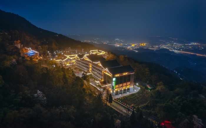 蒙顶山放松自己,我选择住在洲际酒店旗下的假日度假酒店,酒店就在景区