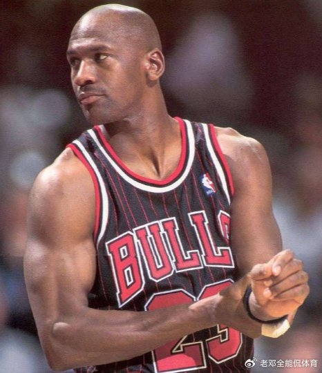 乔丹可是篮球之神,这绝对不是徒有虚名,他是靠实力征服了一个时代.