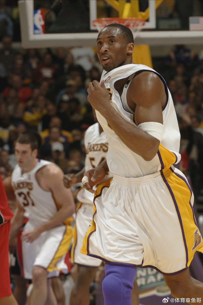 科比拿到81分那场比赛是祖母第一次到现场看nba比赛