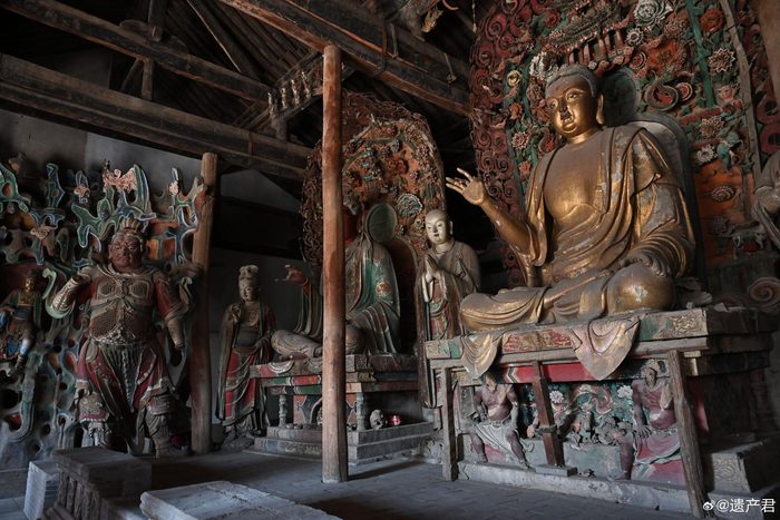 山西晋北洪福寺的一堂宋金时期宋金华严三圣彩绘泥塑像