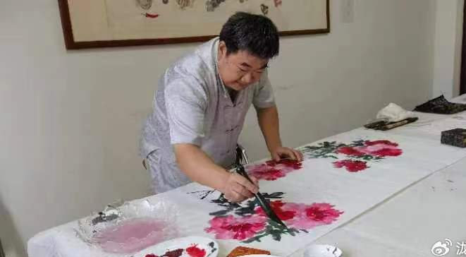 画家张富有:艺术的灵魂与激情的结晶|画家|激情|成就_新浪新闻