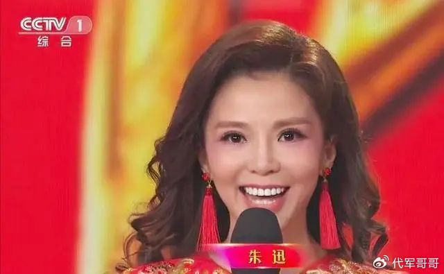 央视主持人朱迅:疾病缠身、亲人接连去世,她的人生太悲惨了|央视|朱迅|母亲_新浪新闻