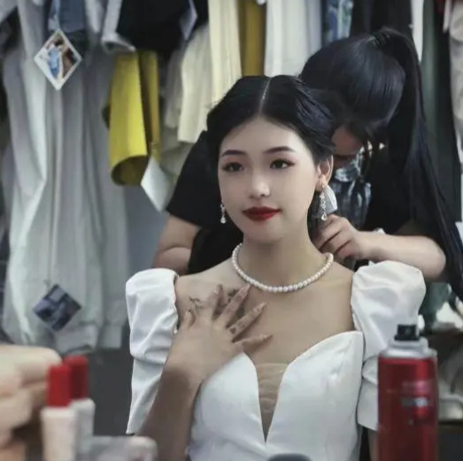 杨真真拥有超过3万的粉丝,被许多人视为佤邦的女神.