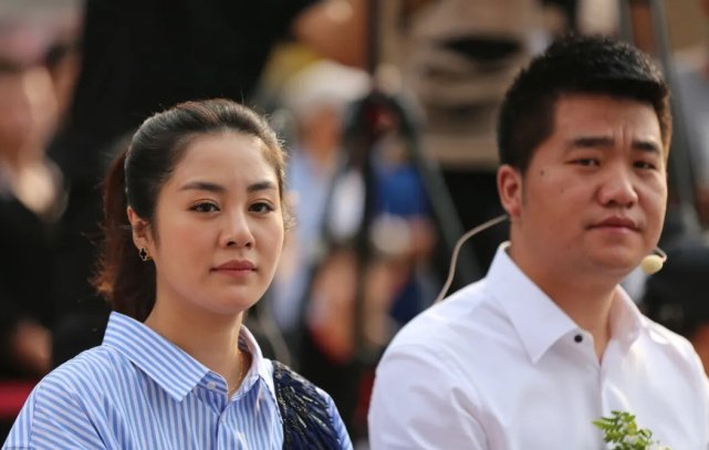 后来嫁给了同样是赵本山徒弟的王金龙,但是几年之后两人的婚姻便走到