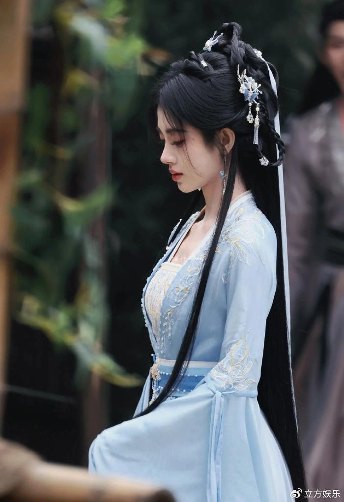 鞠婧祎新剧《千香引》曝路透 一袭蓝衣清新淡雅|千香引|鞠婧祎|新剧