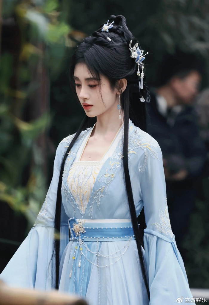 鞠婧祎新剧《千香引》曝路透 一袭蓝衣清新淡雅|千香引|鞠婧祎|新剧