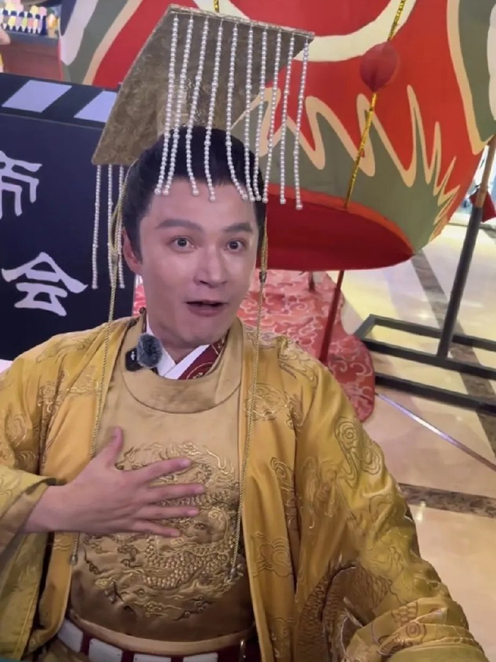 郑国霖毫不避讳:"我承认我缺钱,也可能一直缺钱,但我会为改变现状不断